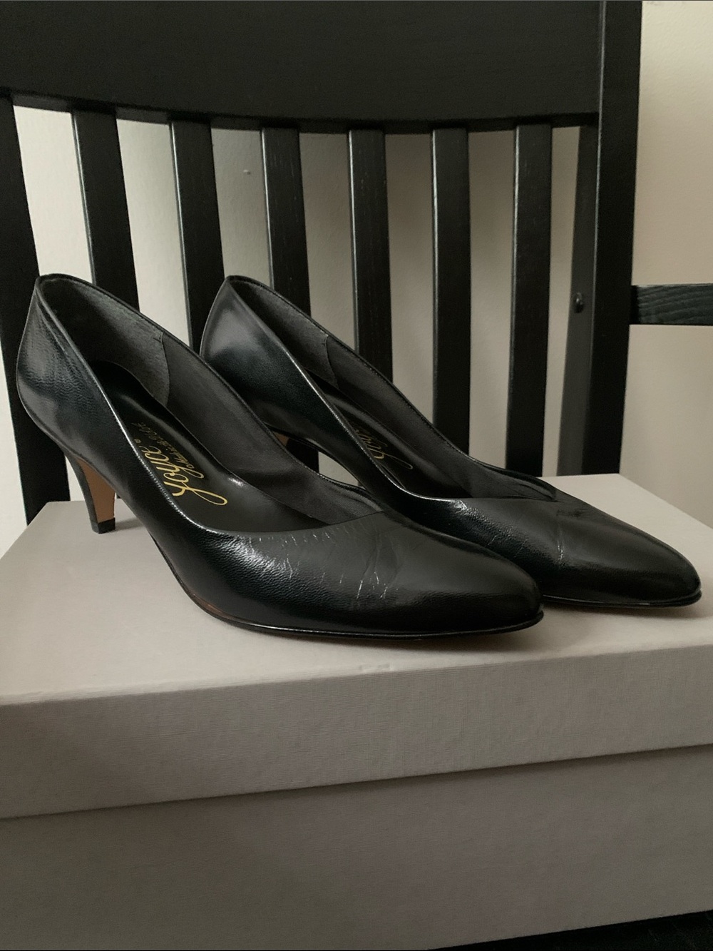 Leather pumps 1950s style Size 7